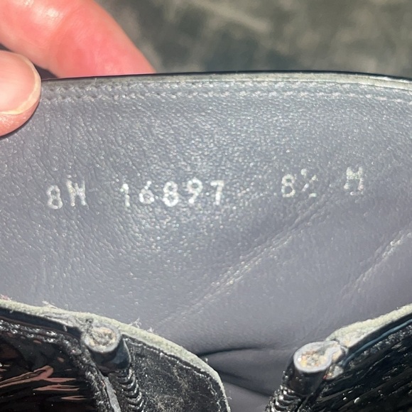 Stuart Weitzman women’s Black Heeled Boots with Glossy Finish size 8 - Picture 9 of 9